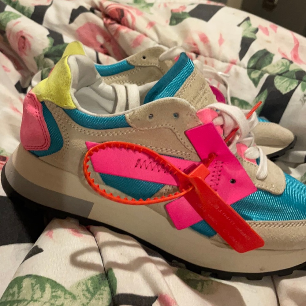 Worn twice in good condition off white sneakers